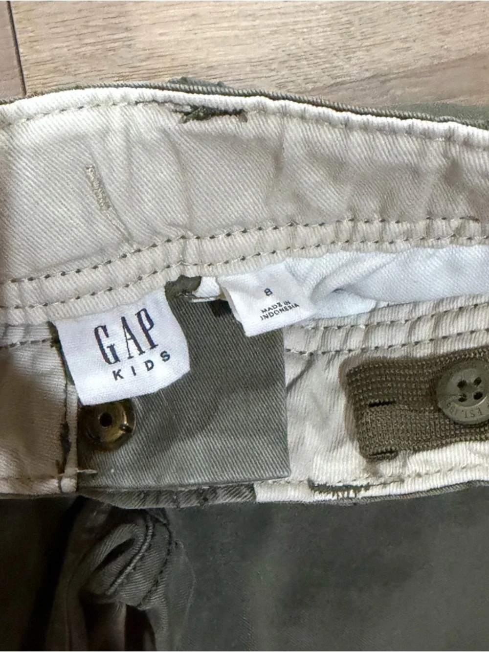 Gap boys cotton cargo shorts, army green, size 8